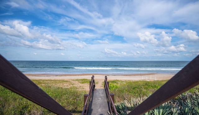 After Dune Delight! 2 Bdr, 3 pools at almost private beach