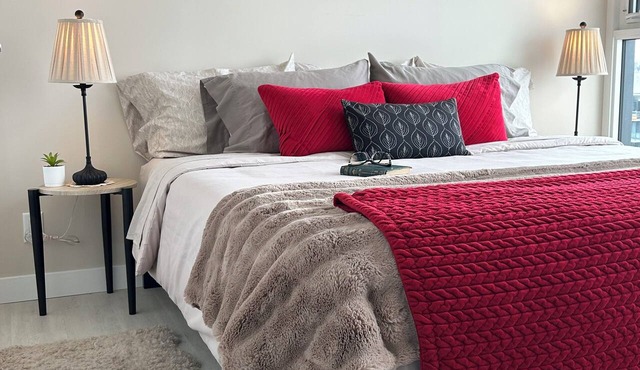 Air Conditioning | King Bed | U/G Parking | Easy C-Train in Calgary
