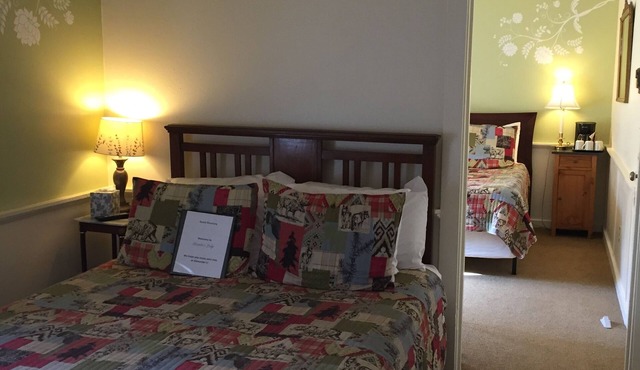 Alexander's Lodge At Mt Rainier(2 beds, breakfast included)