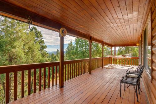 Alton Cabin w/Deck ~ 2 Mi to Dixie Nat'l Forest!