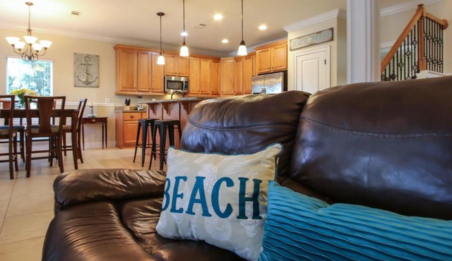 Amazing 4 Bedroom Vacation Home in The Villages of Crystal Lakes