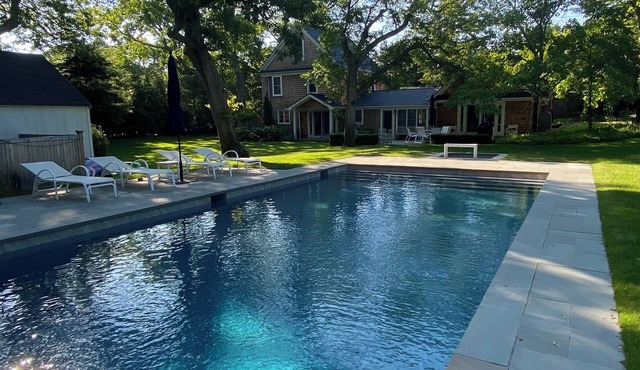 Amazing Amagansett/EH Getaway. Walk to town and Beach. Hot tub and Pool!