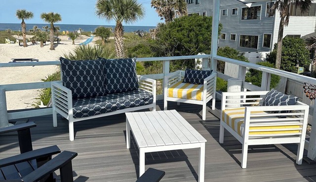 Amazing Direct Beachfront sleeps 16