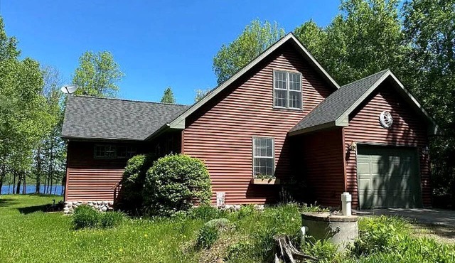 Amazing Lakeside Glamping Destination: Family-Friendly Cabin in Winter, Wisconsin