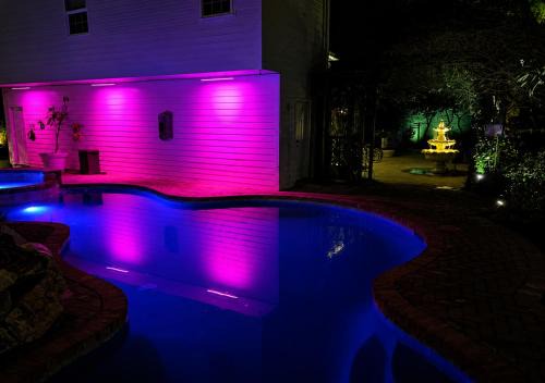 Amazing Modern Property 5 BR Next to French QT & Bourbon