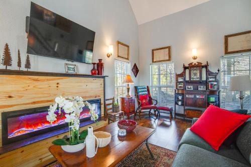 Anglers' Haven! Cedar Creek Reservoir Getaway