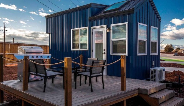 Apple Valley Oasis: Discover Delight in Our Convenient Tiny Home