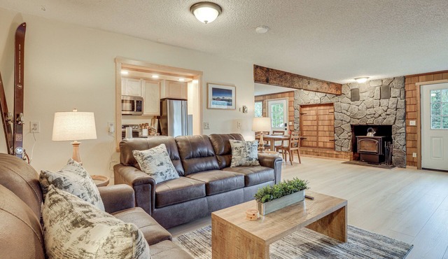 Après & Adventure: Mt Hood Retreat in Gov Camp!