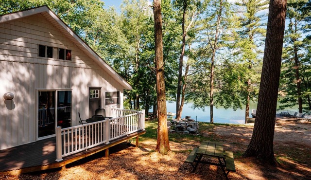 Arbutus Lakefront l Bonfires+Beach l Sauna+Hot Tub