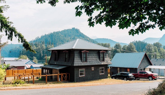 Arctic Island Paradise-from Mineral Lake to Mt Rainier National Park