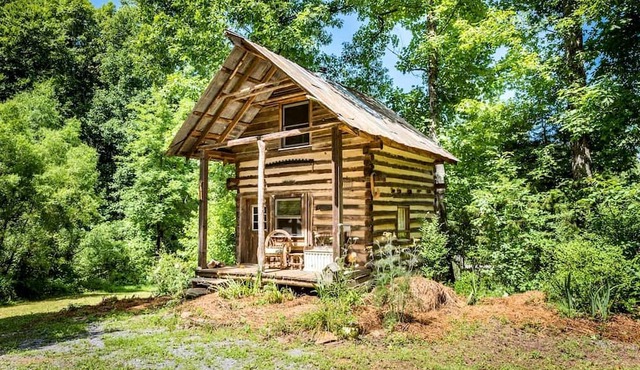 Authentic Pioneer Cabin on an Organic Farm near Talking Rock, Georgia in Pickens County