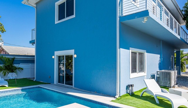 AVAILABLE 4 CHRISTMAS- Ocean Breeze Oasis w Private Heated Pool in Florida Keys