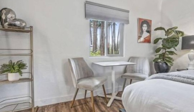 b.iconic #8-two queen sized beds