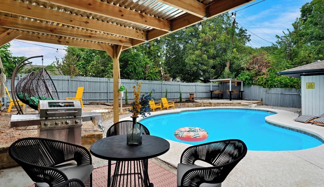 Backyard Oasis with Private Pool & Outdoor Lounge. 15 mins from Dallas stadium