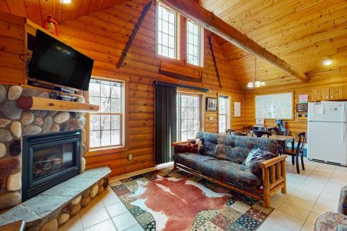 Balsam Ridge Cabin 2- Wolf