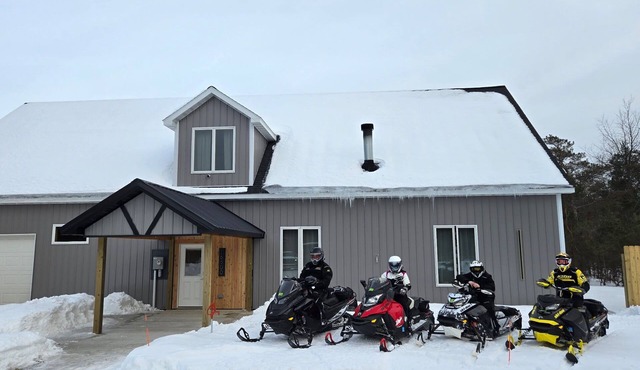 Base Camp 365, Barndominium, private getaway, 2 story, fully furnished.