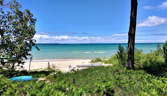 BAY BREEZES ON LAKE MICHIGAN-GRAND TRAVERSE BAY