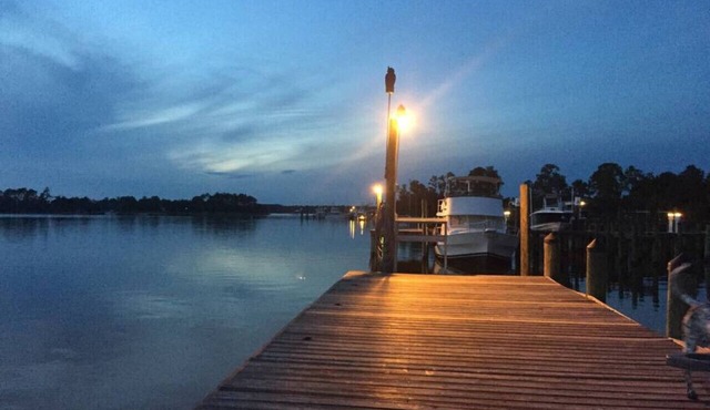 Bay front - Bay John - boat slips - pier