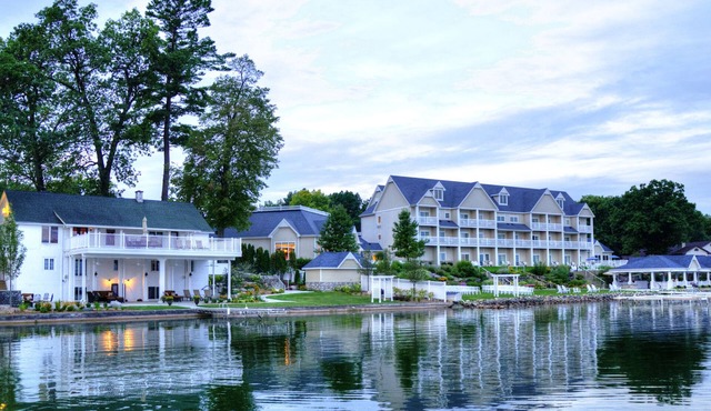 Bay Pointe Inn
