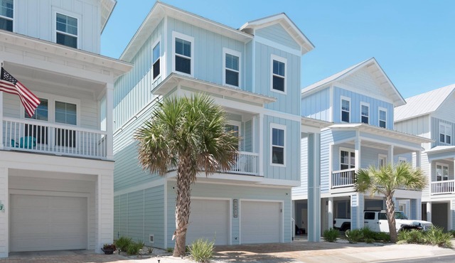 “Bay Side Retreat” Luxury Vacation Home, Pool/Hot tub, Paddleboards