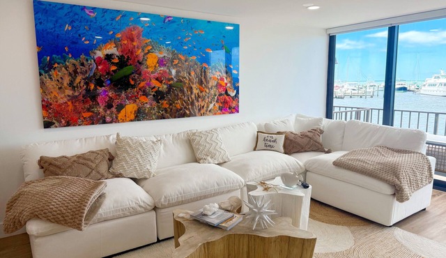 BAY UNIT! 3-bedroom townhome in beautiful Islamorada with full amenities