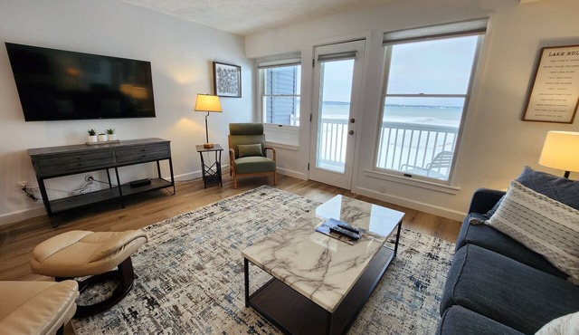 Beach, Balcony, King Bed! - North Shore Inn Unit 203