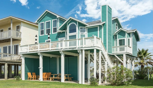 Beach Candy - Beachfront Family-Friendly Home!