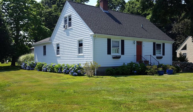 Beach Pass Included. Sleeps 6- 7. Five beaches within 4-5 miles.