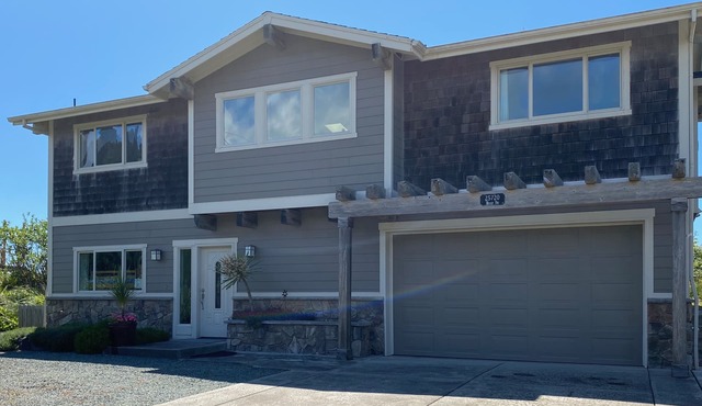 Beach Star - Classic, Elegant & Comfortable Beachfront Home!