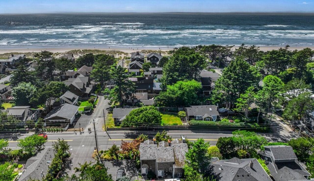 Beaches Inn Townhomes Group Getaway: Walk to Beach | Dog-Friendly
