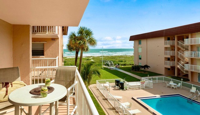 Beachfront 3BR Condo w/Pool & Balcony – Cocoa Beach
