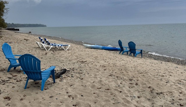 Beachfront cottage #4 in Lexington with AC, shared Hot Tub & Pool on Lake Huron