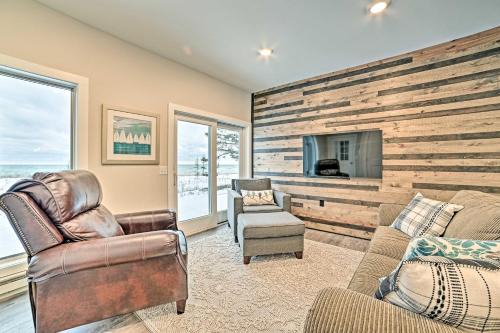 Beachfront De Tour Village Townhome w/Patio!