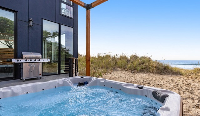 Beachfront designer paradise with amazing ocean view, hot tub & shuffleboard