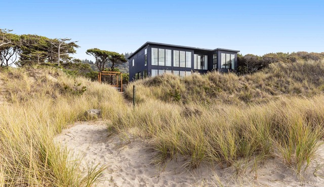 Beachfront designer paradise with amazing ocean view hot tub and shuffleboard