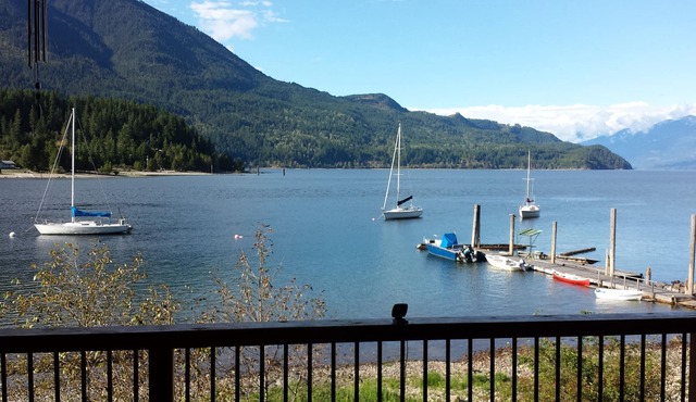 Beachfront Kootenay Lake British Columbia in Procter