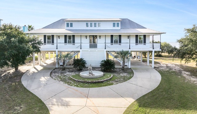 Beachfront Property in Ocean Springs, Overlooking the Gulf of Mexico. Sleeps 14