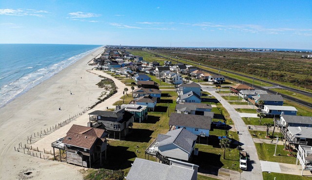 Beachfront Seashell by Ryson Vacation Rentals