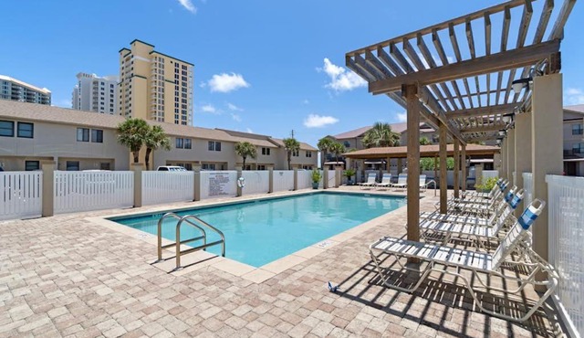 Beachfront townhome with on-site beach access heated pool patio grill AC WD