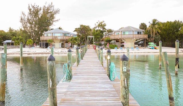 Beachfront Villa w/Pier & Pool