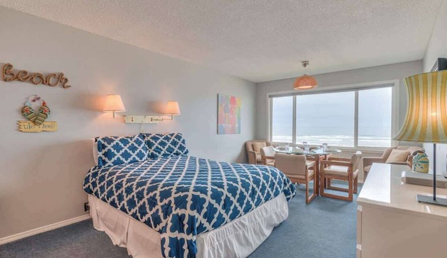 Beachy Second Floor Beachfront Suite With Full Kitchen - Sleeps 4 - Pool and Sauna! in Lincoln City
