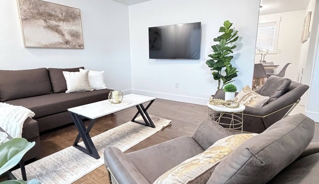 Beautiful 2-bedroom apartment in vibrant downtown Vancouver