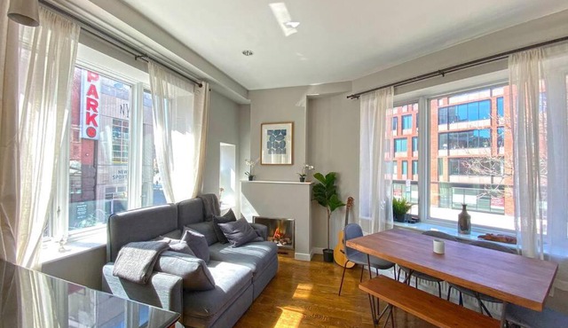 Beautiful 3 Bdrm 2 Bath Private Luxury Townhouse!
