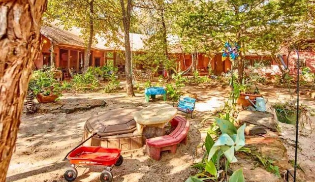 Beautiful Cabin Surrounded by Forest with Amazing Outdoor Amenities for a Peaceful Escape in the Outdoors in Ben Wheeler, Texas