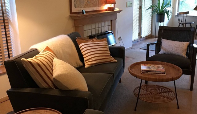 Beautiful Downtown Studio Perfect to Disconnect. 10% Off 10-Day Before Bookings