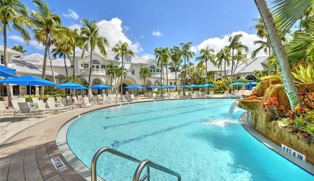 Beautiful First-floor, End Unit, Coach Home in Fiddler's Creek, Naples, FL
