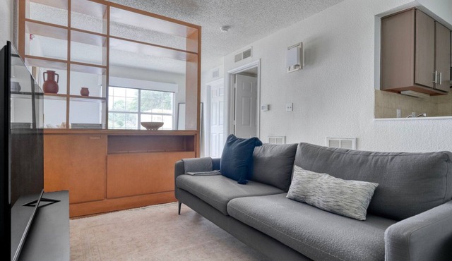 Beautiful Gateway Studio w/Gym, Pool, nr Stadium, by Blueground