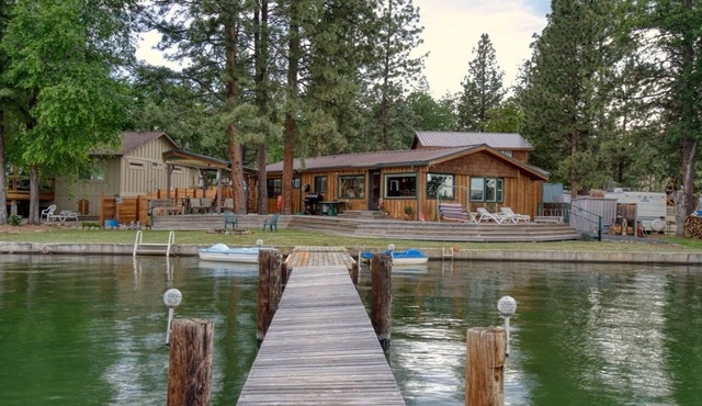 Beautiful Lakehouse on Pine Hollow Reservoir. Dog Friendly