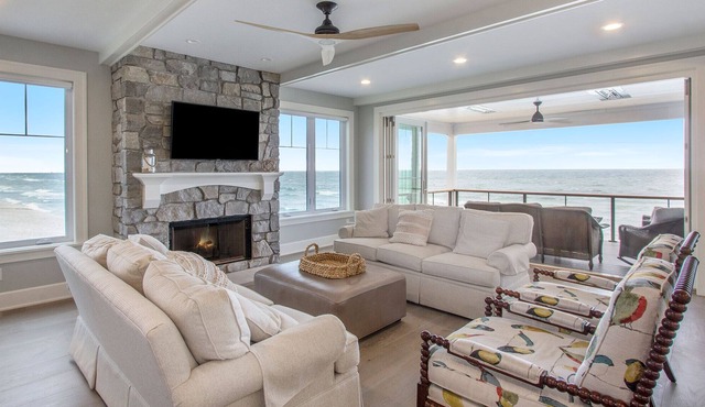 Beautiful new Lake Michigan beach house w/ private beach & breathtaking views.