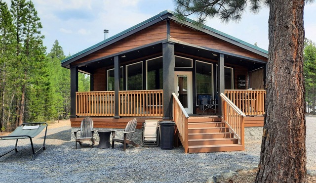 Beautiful newer 2 bed/2bath home with hot tub in Two Rivers North